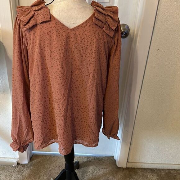 Entro Womens Long Sleeve V-Neck Ruffle Shoulder Blouse Top Brown Size Medium - Picture 3 of 9
